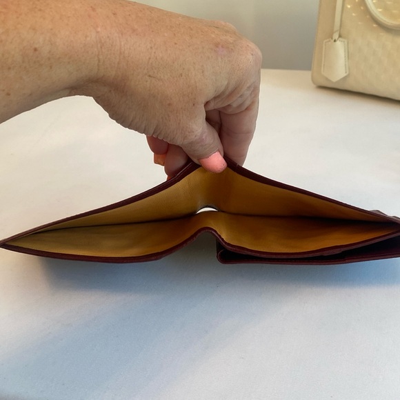 Gucci • Bordeaux Leather Wallet *Unisex* - Picture 11 of 17